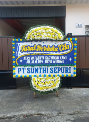 Papan Bunga Duka di Tanah Luas