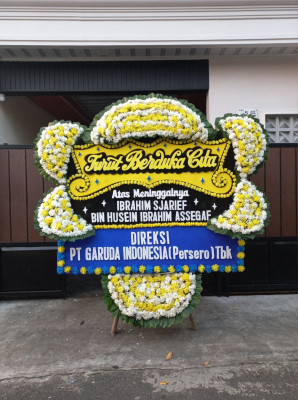 Papan Bunga Duka di Tanah Luas