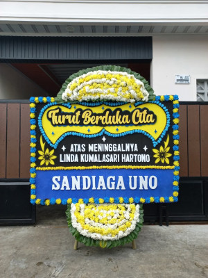 Papan Bunga Duka di Tanah Luas