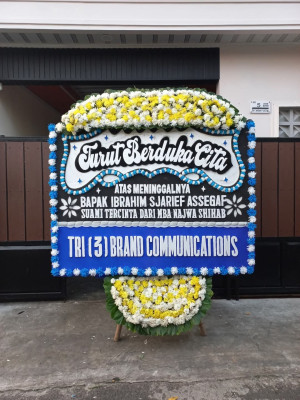 Papan Bunga Duka di Tanah Luas